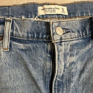 Abercrombie Women’s 90s Straight Jeans